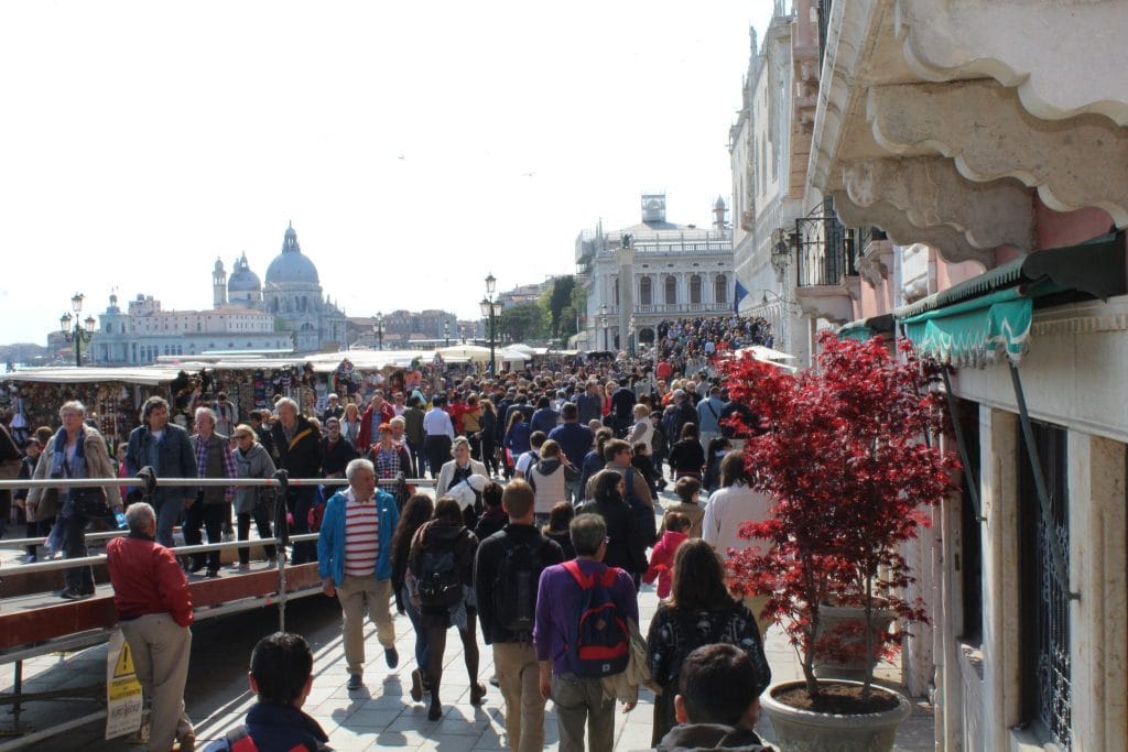 Crowds around the Bridge of Sighs