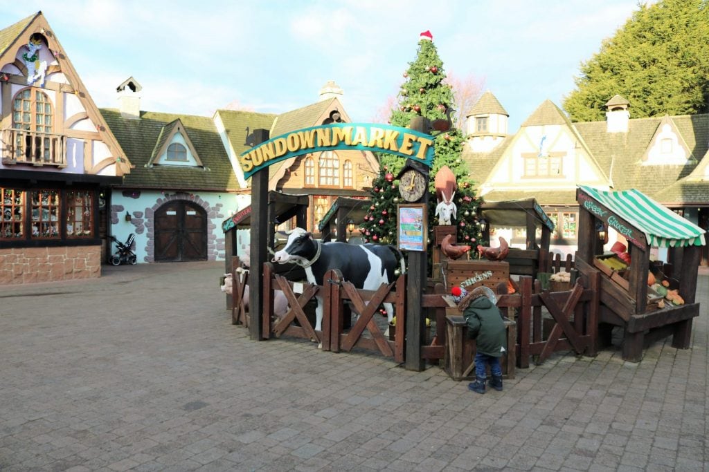 Christmas at Sundown Adventureland - Meeting Santa - What can you do on a Cold Day?