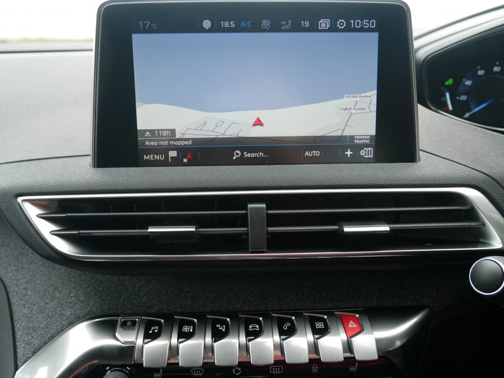 Sat nav in the Peugeot 3008