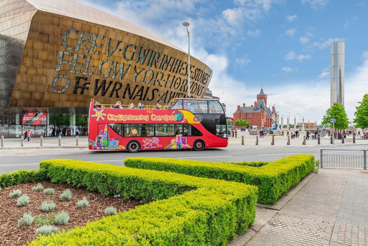 cardiff tourist bus