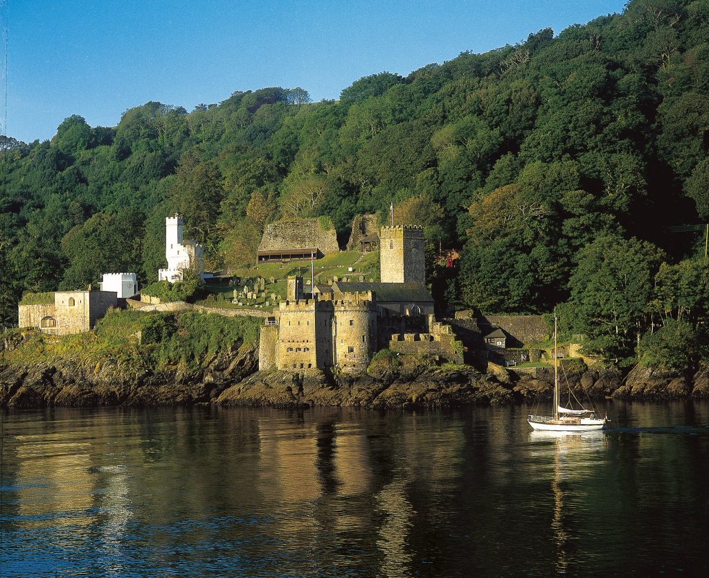 Where the castle. Дартмут Англия. Dartmouth Castle Дартмут. Дартмут Канада. Замок Дартмут план.