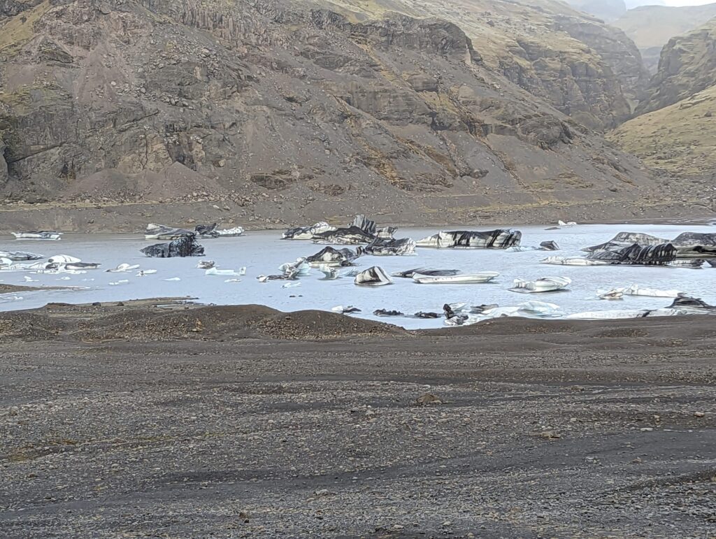 Sólheimajökull Glacier icebergs