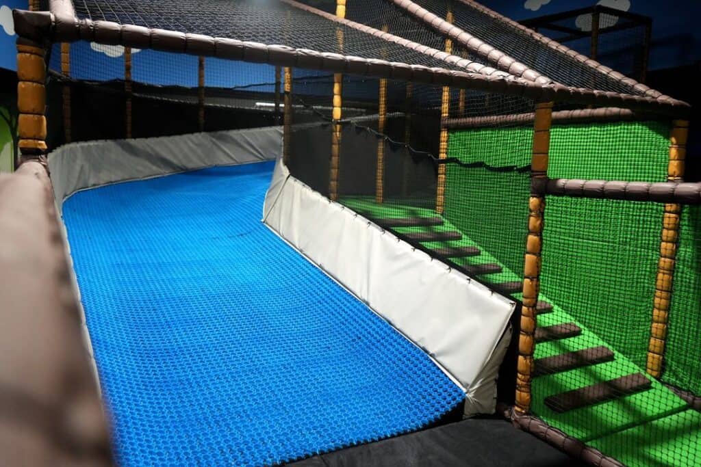 Uproar play barn