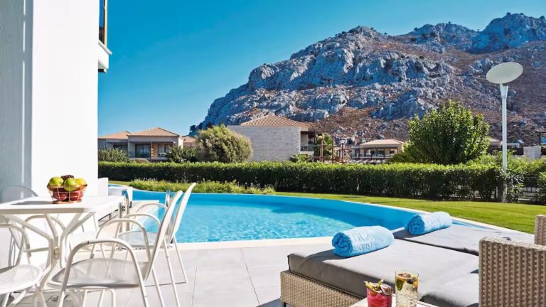 Best Swim-Up Hotel Rooms in Greece Family-Friendly