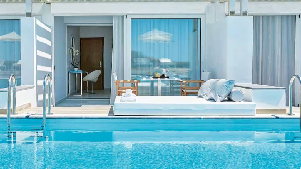 Grecotel swim-up room