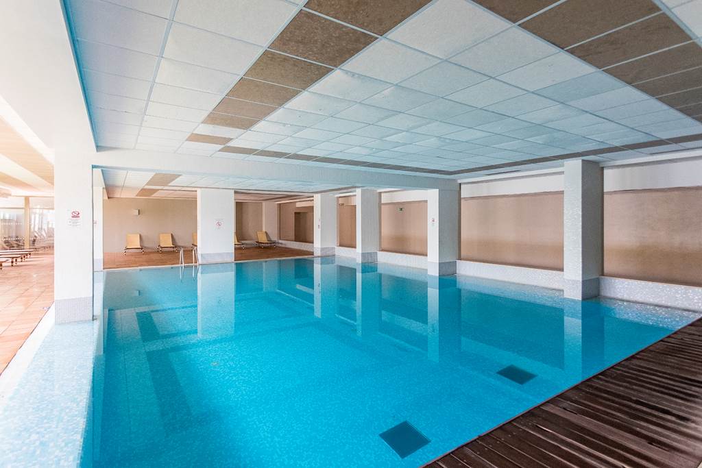 Alfagar Aparthotel Portugal indoor pool