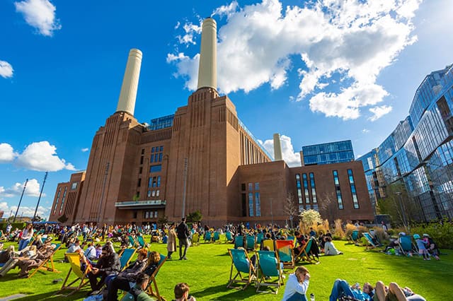 The Chimney Lift - Battersea Power Station 
